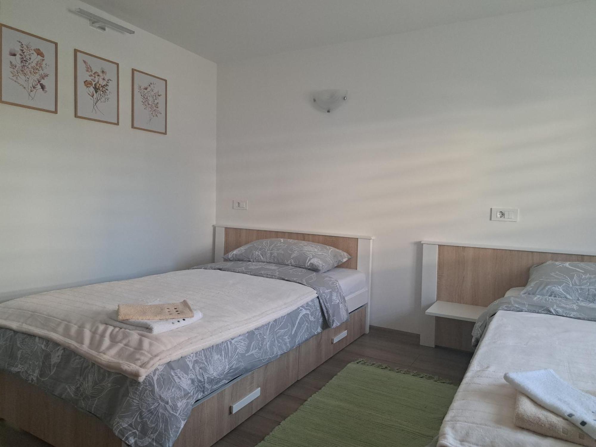 Apartman Luma Gospic Bagian luar foto